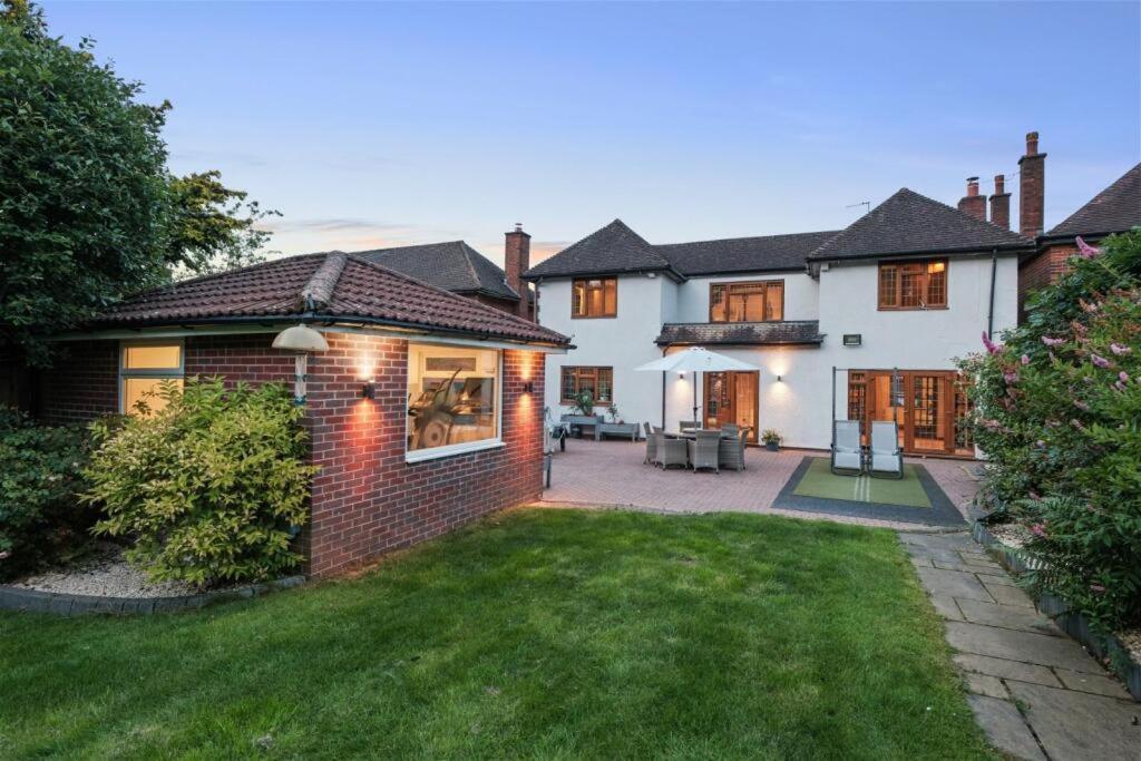 Holiday home Premium 4br Family W/ Garden Annex And Gym *