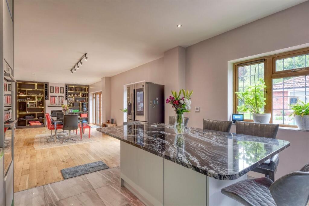 Premium 4br Family W/ Garden Annex And Gym Holiday home Birmingham