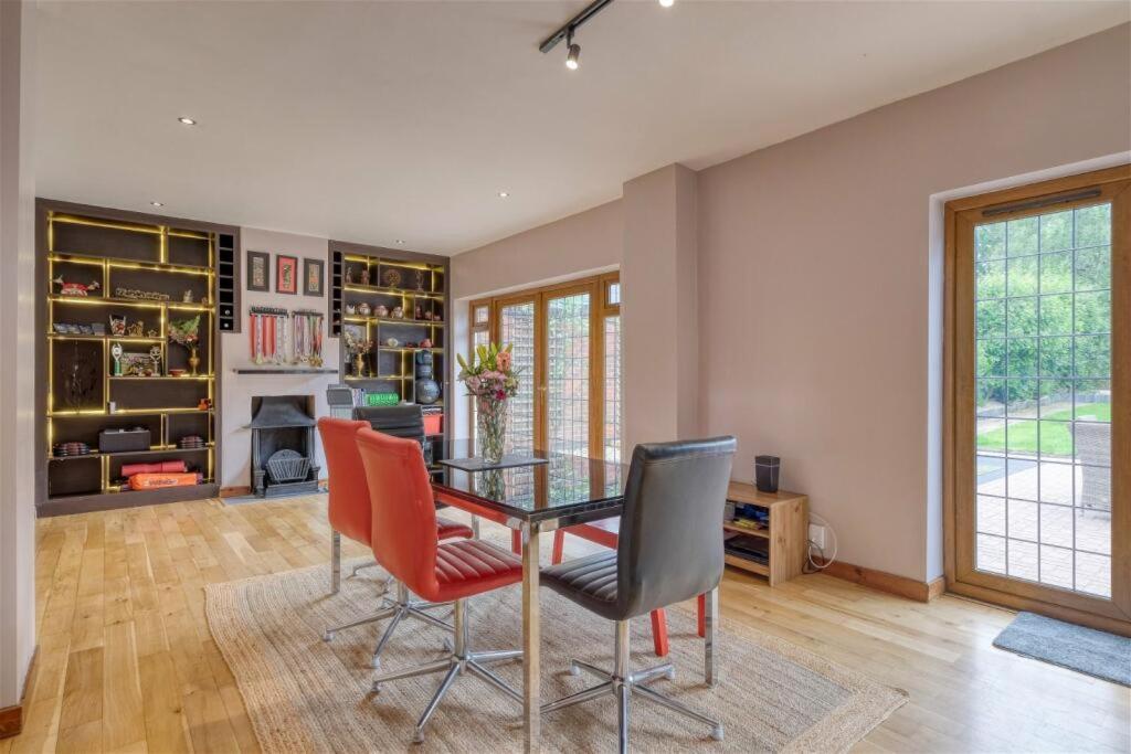 Premium 4br Family W/ Garden Annex And Gym