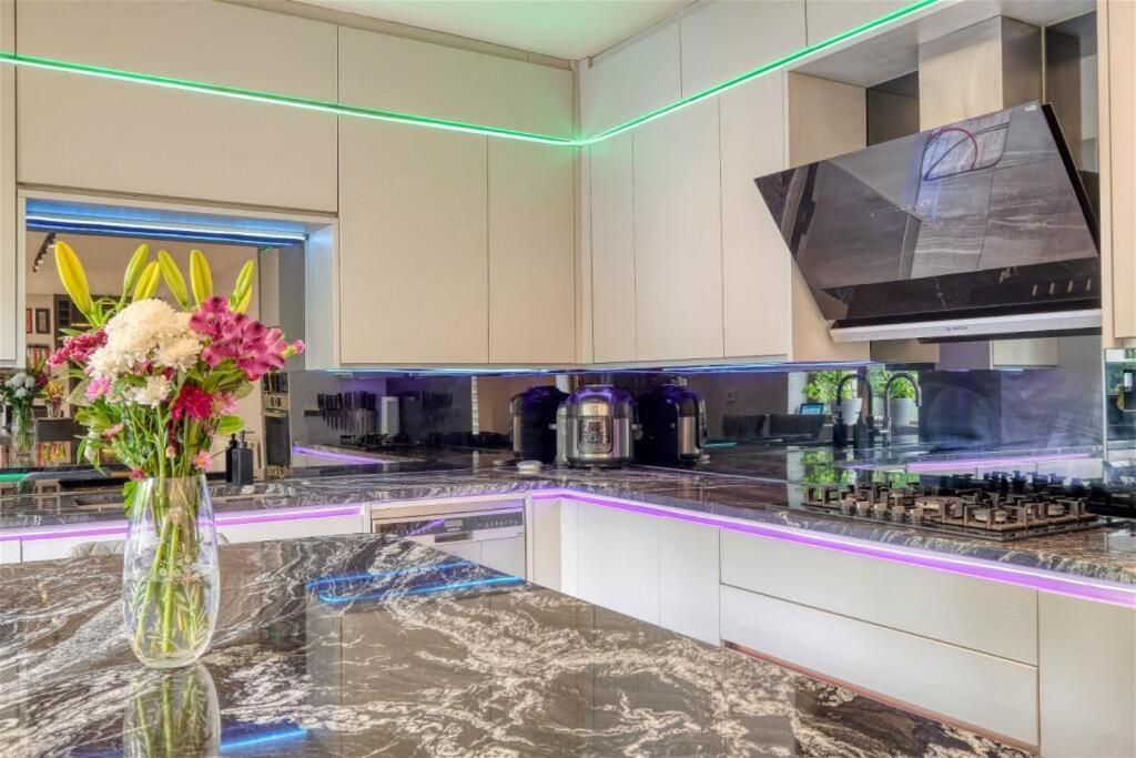 Premium 4br Family W/ Garden Annex And Gym *