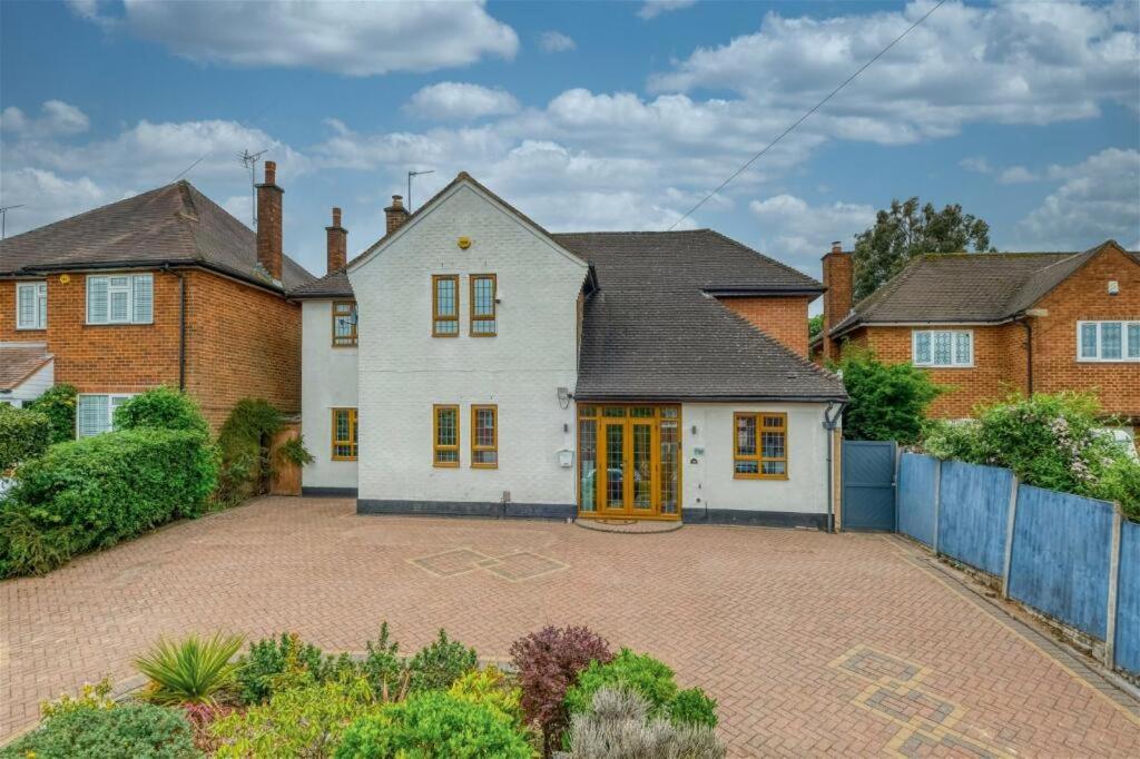 Holiday home Premium 4br Family W/ Garden Annex And Gym