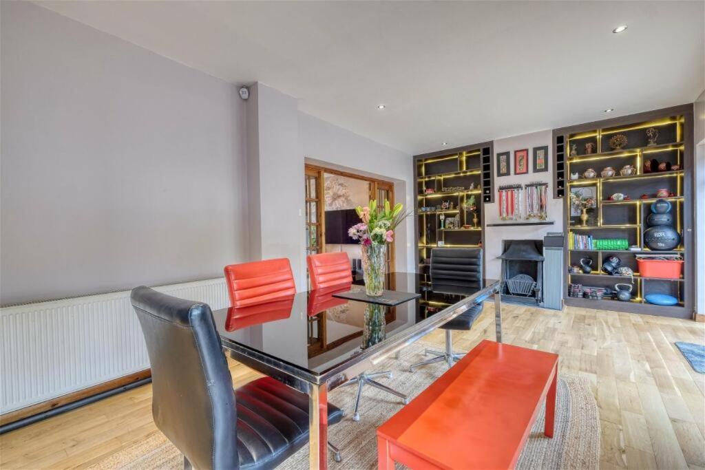 Premium 4br Family W/ Garden Annex And Gym *