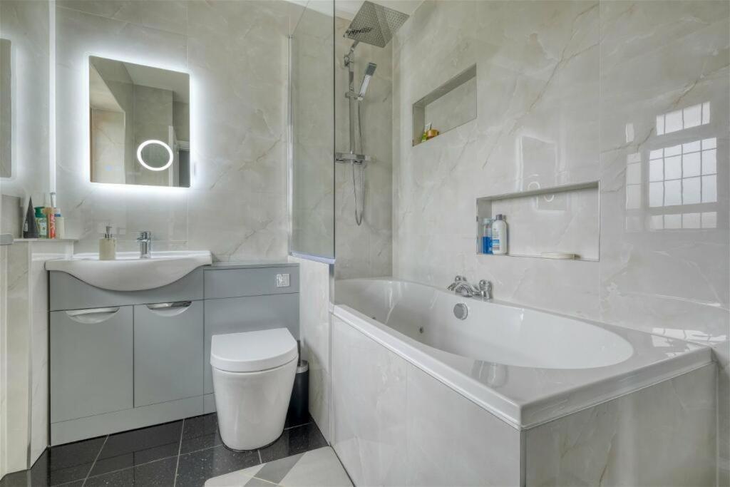 Premium 4br Family W/ Garden Annex And Gym Holiday home
