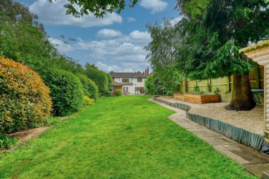 Premium 4br Family W/ Garden Annex And Gym