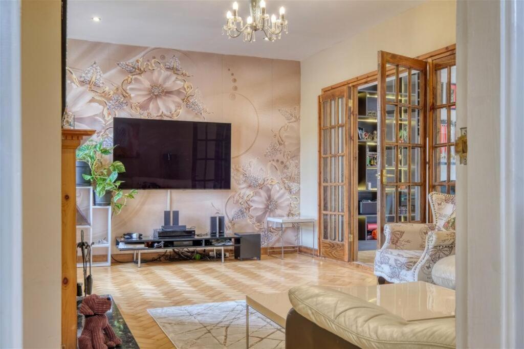 Holiday home Premium 4br Family W/ Garden Annex And Gym