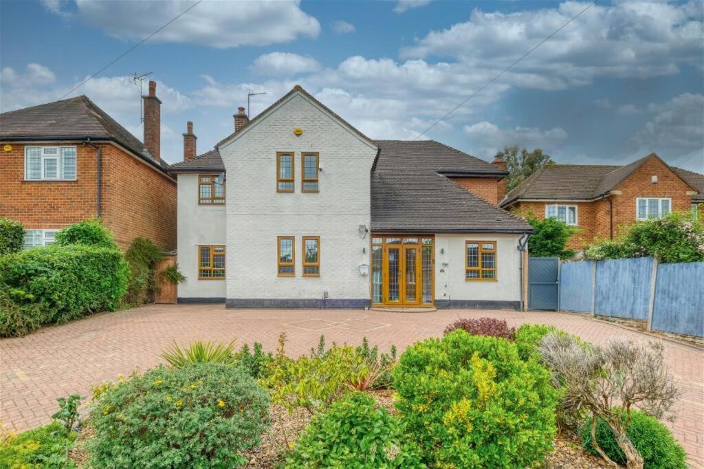 Premium 4br Family W/ Garden Annex And Gym