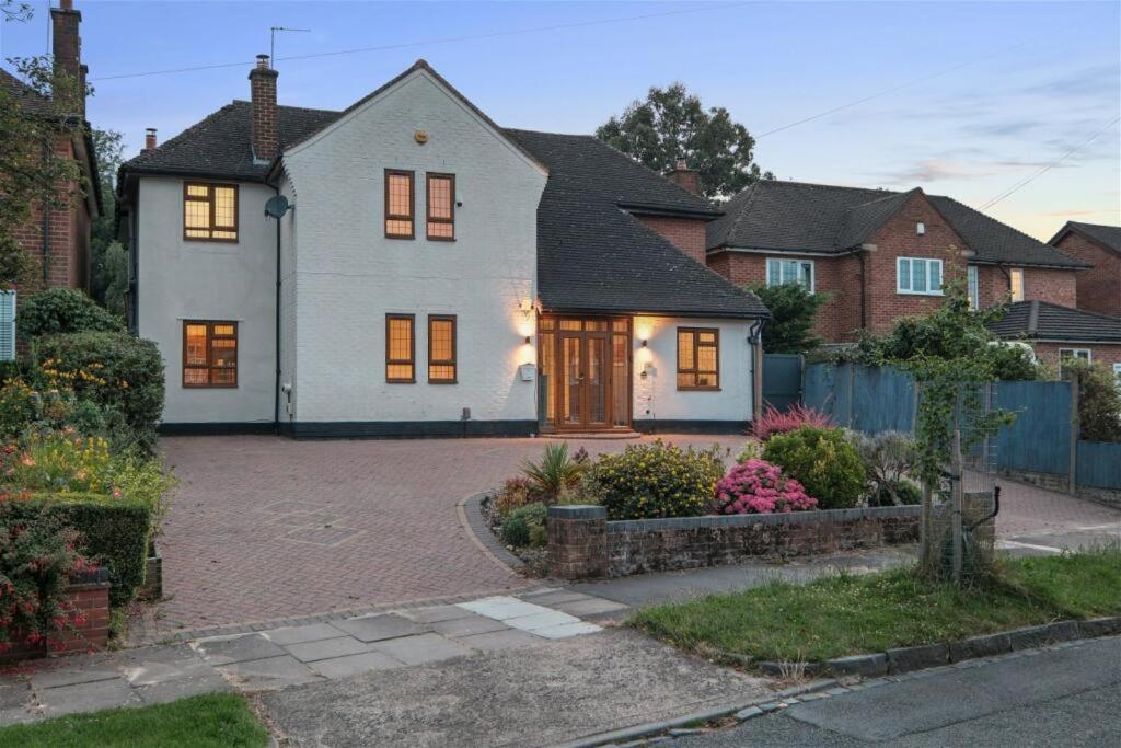 Premium 4br Family W/ Garden Annex And Gym Holiday home